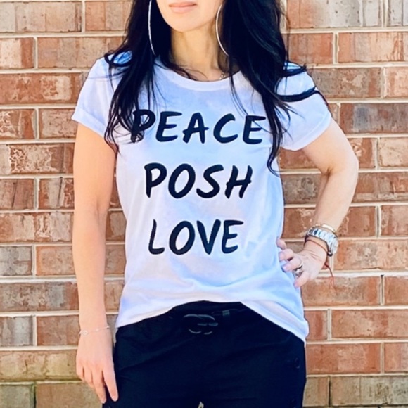 ShopEvelynne Tops - ✨LAST ONE✨PEACE POSH LOVE GRAPHIC T-SHIRT
